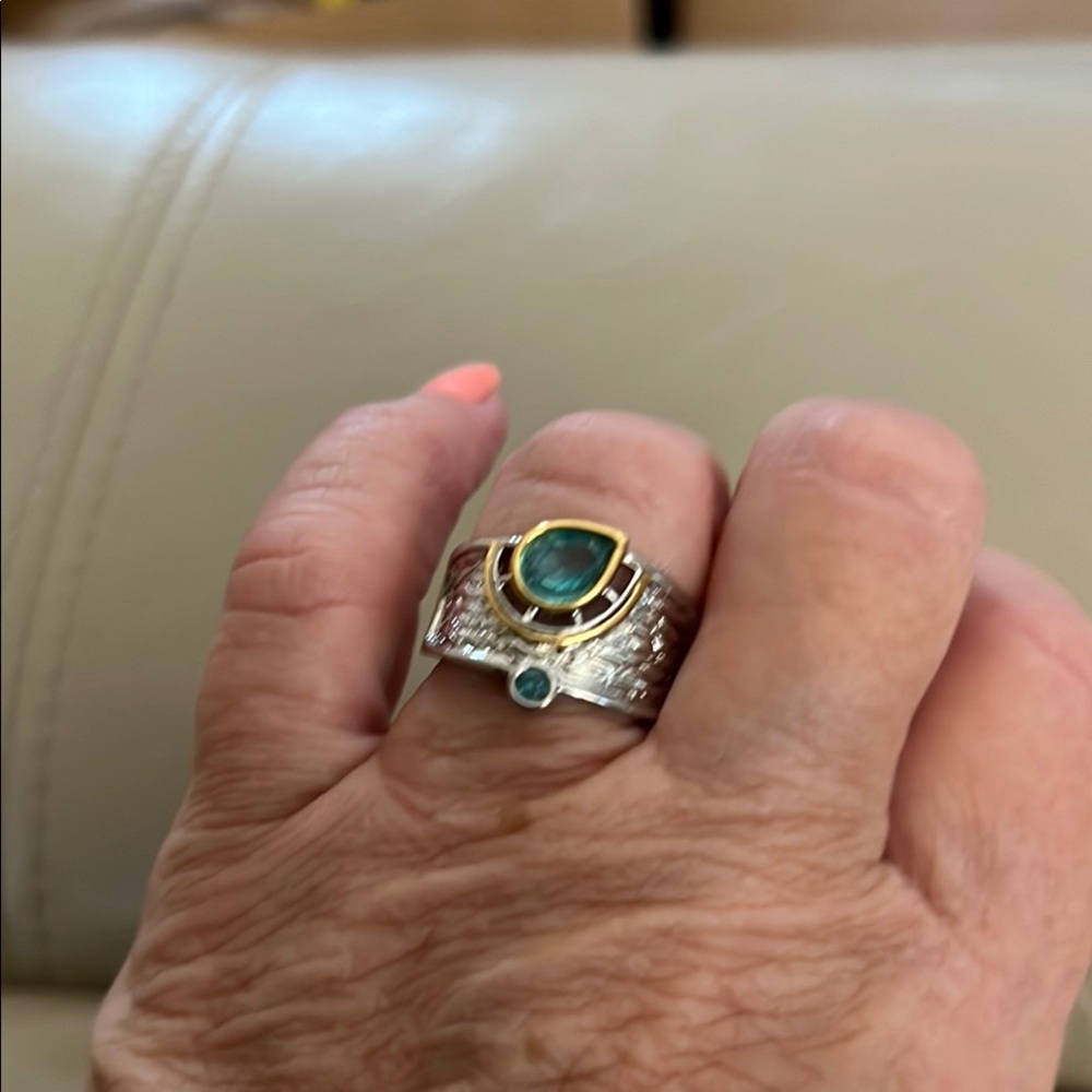 Elegant .925 Silver and Gold Ring with Blue Stone NEW - Picture 3 of 3